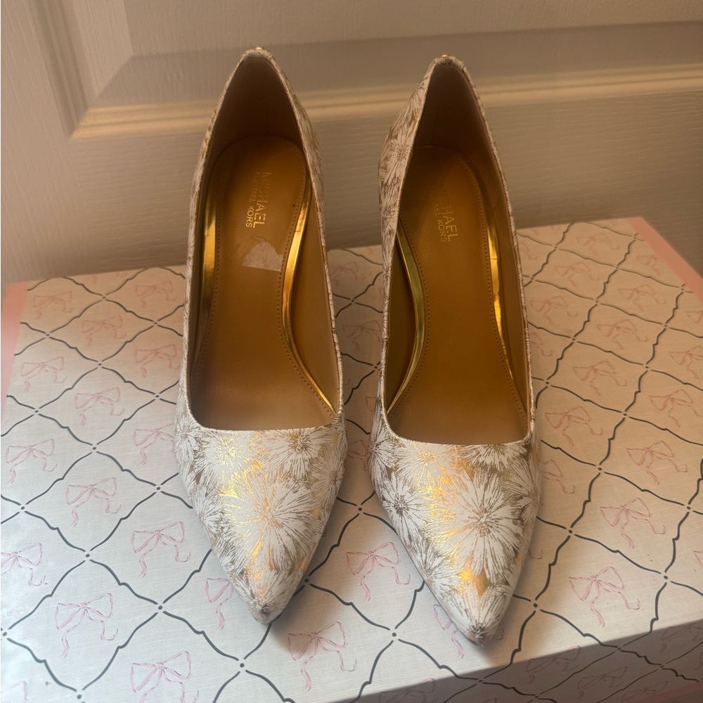 MICHAEL Michael Kors White Pumps with Gold Floral Detail